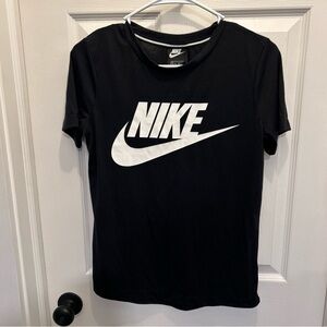 Nike Shirt Womens XS Essential Logo Standard Fit Workout Gym Tee Black Running
